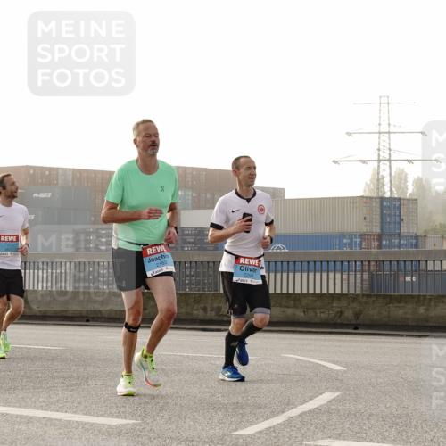 03.10.2026 - Köhlbrandbrückenlauf Michael Burmester http://msf.ph/oto/10770308 03.10.2026 09:13:50 Position 3 2163, 2294 meine-sportfotos.de