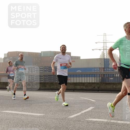 03.10.2026 - Köhlbrandbrückenlauf Michael Burmester http://msf.ph/oto/10770318 03.10.2026 09:13:52 Position 3 2163 meine-sportfotos.de