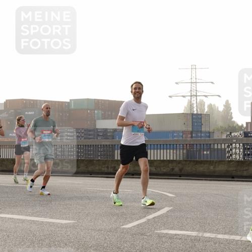 03.10.2026 - Köhlbrandbrückenlauf Michael Burmester http://msf.ph/oto/10770322 03.10.2026 09:13:52 Position 3 2163 meine-sportfotos.de