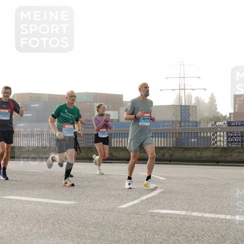 03.10.2026 - Köhlbrandbrückenlauf Michael Burmester http://msf.ph/oto/10770331 03.10.2026 09:13:53 Position 3 12243, 1312, 2222 meine-sportfotos.de