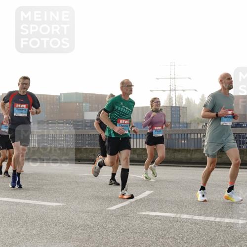 03.10.2026 - Köhlbrandbrückenlauf Michael Burmester http://msf.ph/oto/10770336 03.10.2026 09:13:54 Position 3 2222 meine-sportfotos.de