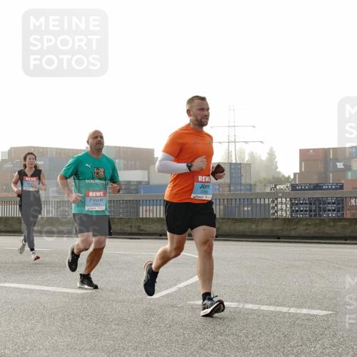 03.10.2026 - Köhlbrandbrückenlauf Michael Burmester http://msf.ph/oto/10770364 03.10.2026 09:13:57 Position 3 1604, 2395 meine-sportfotos.de