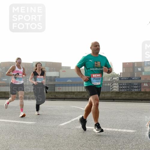 03.10.2026 - Köhlbrandbrückenlauf Michael Burmester http://msf.ph/oto/10770371 03.10.2026 09:13:58 Position 3 1, 1604, 2395 meine-sportfotos.de