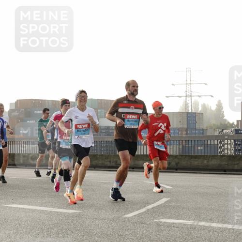 03.10.2026 - Köhlbrandbrückenlauf Michael Burmester http://msf.ph/oto/10770390 03.10.2026 09:14:00 Position 3 19, 2394, 1532, 1812 meine-sportfotos.de
