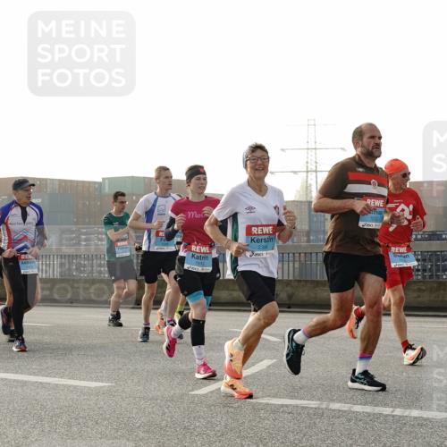 03.10.2026 - Köhlbrandbrückenlauf Michael Burmester http://msf.ph/oto/10770396 03.10.2026 09:14:01 Position 3 1953, 2394, 1812 meine-sportfotos.de