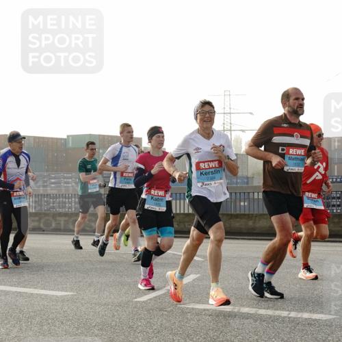 03.10.2026 - Köhlbrandbrückenlauf Michael Burmester http://msf.ph/oto/10770399 03.10.2026 09:14:01 Position 3 609, 2394, 1532, 1812 meine-sportfotos.de