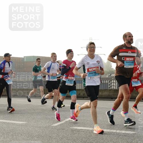 03.10.2026 - Köhlbrandbrückenlauf Michael Burmester http://msf.ph/oto/10770401 03.10.2026 09:14:01 Position 3 2144, 1318, 1812, 2394, 1532 meine-sportfotos.de