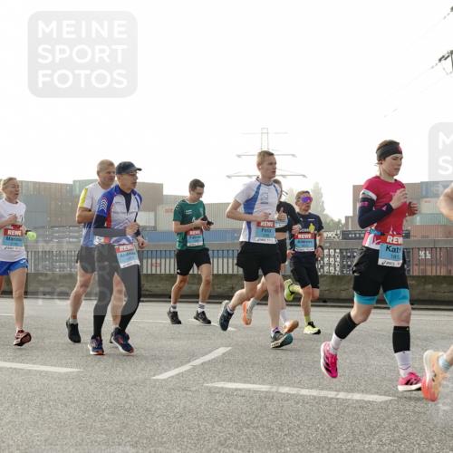 03.10.2026 - Köhlbrandbrückenlauf Michael Burmester http://msf.ph/oto/10770403 03.10.2026 09:14:01 Position 3 2672, 181, 2394 meine-sportfotos.de