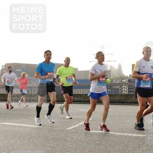 03.10.2026 - Köhlbrandbrückenlauf Michael Burmester http://msf.ph/oto/10770418 03.10.2026 09:14:03 Position 3 9, 2144, 135, 2143, 195 meine-sportfotos.de