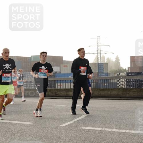 03.10.2026 - Köhlbrandbrückenlauf Michael Burmester http://msf.ph/oto/10770456 03.10.2026 09:14:09 Position 3 2055, 2053 meine-sportfotos.de