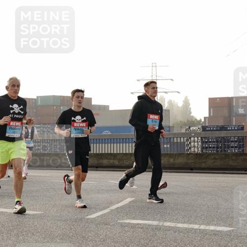 03.10.2026 - Köhlbrandbrückenlauf Michael Burmester http://msf.ph/oto/10770460 03.10.2026 09:14:09 Position 3 2055, 2053 meine-sportfotos.de
