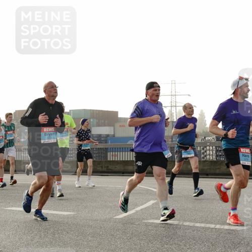 03.10.2026 - Köhlbrandbrückenlauf Michael Burmester http://msf.ph/oto/10770486 03.10.2026 09:14:12 Position 3 2379, 3843 meine-sportfotos.de