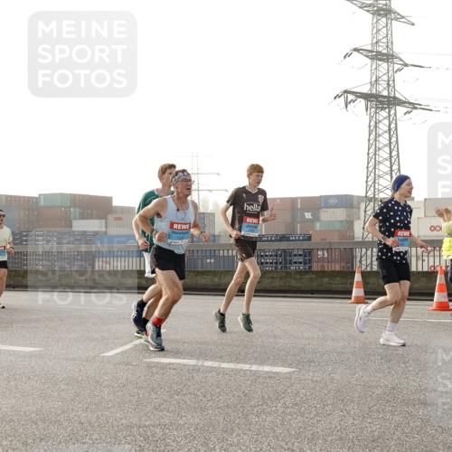 03.10.2026 - Köhlbrandbrückenlauf Michael Burmester http://msf.ph/oto/10770505 03.10.2026 09:14:15 Position 3  meine-sportfotos.de