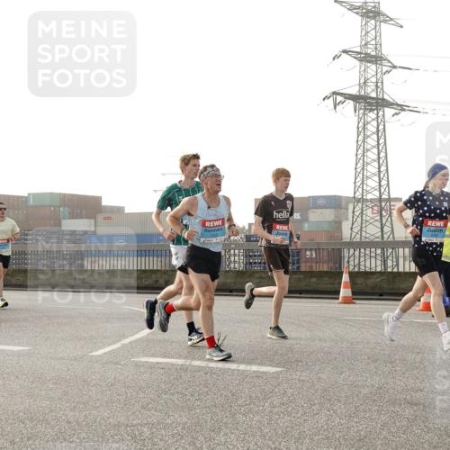 03.10.2026 - Köhlbrandbrückenlauf Michael Burmester http://msf.ph/oto/10770508 03.10.2026 09:14:15 Position 3 1 meine-sportfotos.de