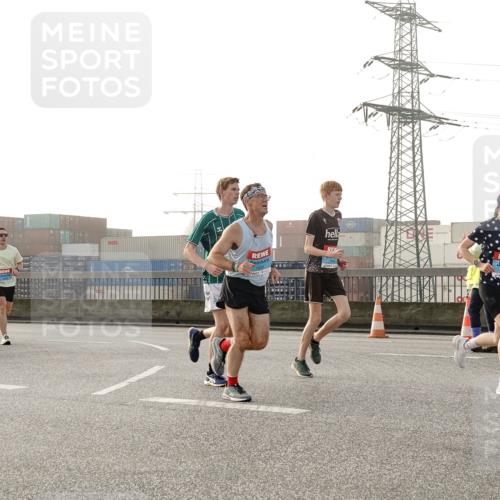 03.10.2026 - Köhlbrandbrückenlauf Michael Burmester http://msf.ph/oto/10770510 03.10.2026 09:14:15 Position 3 1 meine-sportfotos.de