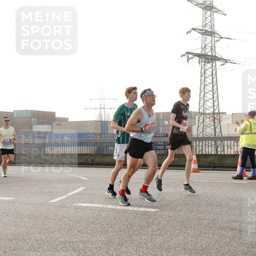 03.10.2026 - Köhlbrandbrückenlauf Michael Burmester http://msf.ph/oto/10770512 03.10.2026 09:14:15 Position 3  meine-sportfotos.de