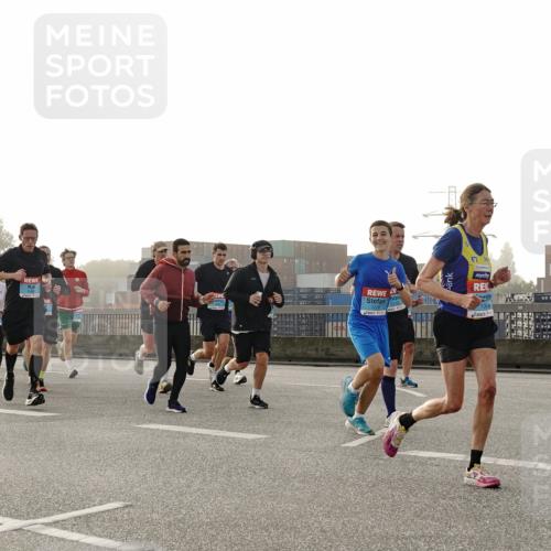 03.10.2026 - Köhlbrandbrückenlauf Michael Burmester http://msf.ph/oto/10770529 03.10.2026 09:14:18 Position 3 2213, 1229, 13 meine-sportfotos.de