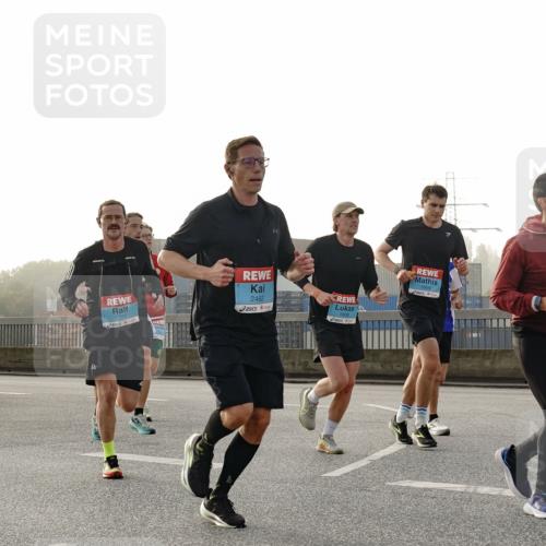 03.10.2026 - Köhlbrandbrückenlauf Michael Burmester http://msf.ph/oto/10770541 03.10.2026 09:14:19 Position 3 1320, 2462, 1608 meine-sportfotos.de