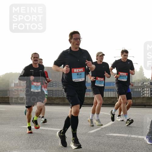 03.10.2026 - Köhlbrandbrückenlauf Michael Burmester http://msf.ph/oto/10770543 03.10.2026 09:14:19 Position 3 1320, 2462, 1609 meine-sportfotos.de