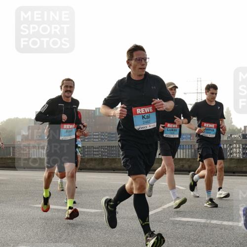 03.10.2026 - Köhlbrandbrückenlauf Michael Burmester http://msf.ph/oto/10770545 03.10.2026 09:14:19 Position 3 2462, 1608, 1609, 1320 meine-sportfotos.de