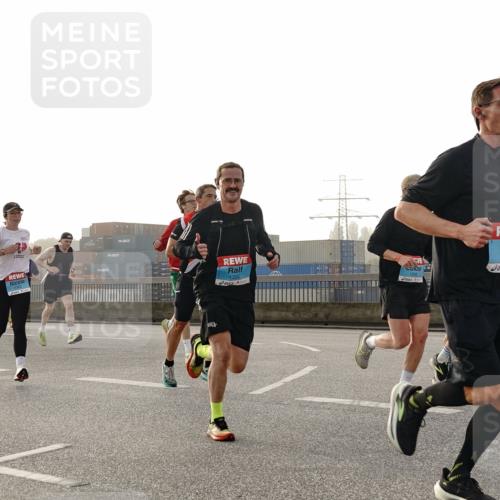 03.10.2026 - Köhlbrandbrückenlauf Michael Burmester http://msf.ph/oto/10770547 03.10.2026 09:14:20 Position 3 1320, 1608, 24 meine-sportfotos.de