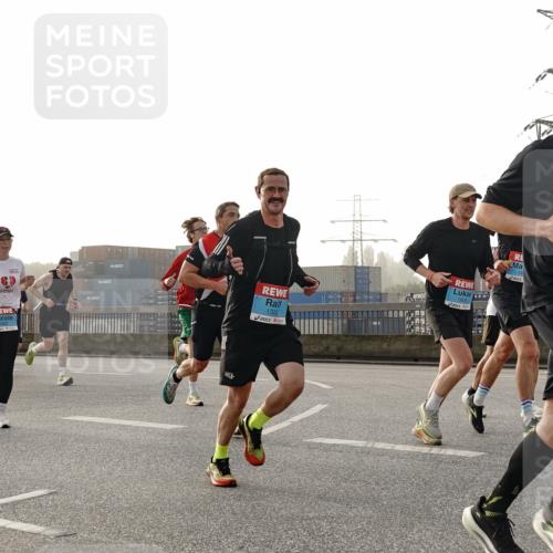 03.10.2026 - Köhlbrandbrückenlauf Michael Burmester http://msf.ph/oto/10770548 03.10.2026 09:14:20 Position 3 1608, 1320, 2462 meine-sportfotos.de