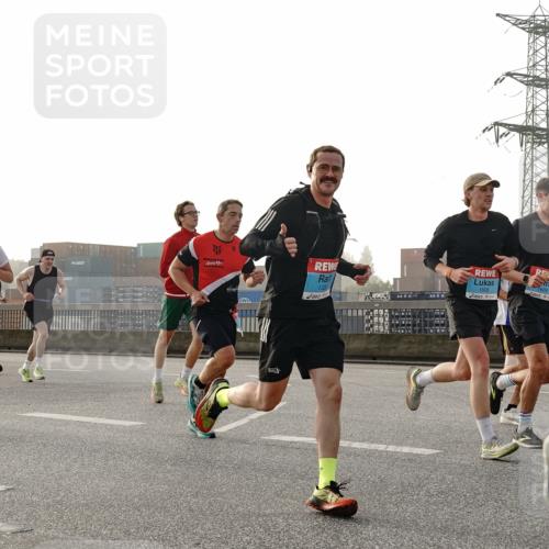 03.10.2026 - Köhlbrandbrückenlauf Michael Burmester http://msf.ph/oto/10770552 03.10.2026 09:14:20 Position 3 1609, 1608, 132 meine-sportfotos.de