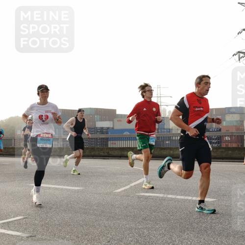 03.10.2026 - Köhlbrandbrückenlauf Michael Burmester http://msf.ph/oto/10770556 03.10.2026 09:14:21 Position 3 1 meine-sportfotos.de