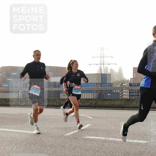 03.10.2026 - Köhlbrandbrückenlauf Michael Burmester http://msf.ph/oto/10770601 03.10.2026 09:14:27 Position 3 19, 2288, 1787, 2374 meine-sportfotos.de