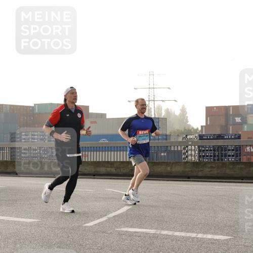 03.10.2026 - Köhlbrandbrückenlauf Michael Burmester http://msf.ph/oto/10770627 03.10.2026 09:14:32 Position 3  meine-sportfotos.de