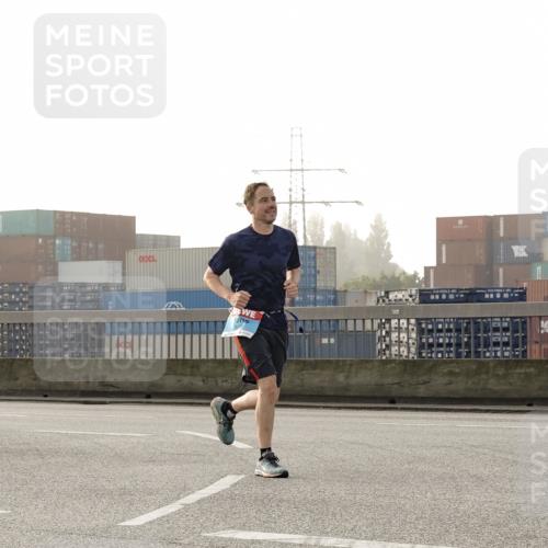 03.10.2026 - Köhlbrandbrückenlauf Michael Burmester http://msf.ph/oto/10770635 03.10.2026 09:14:33 Position 3 1833 meine-sportfotos.de