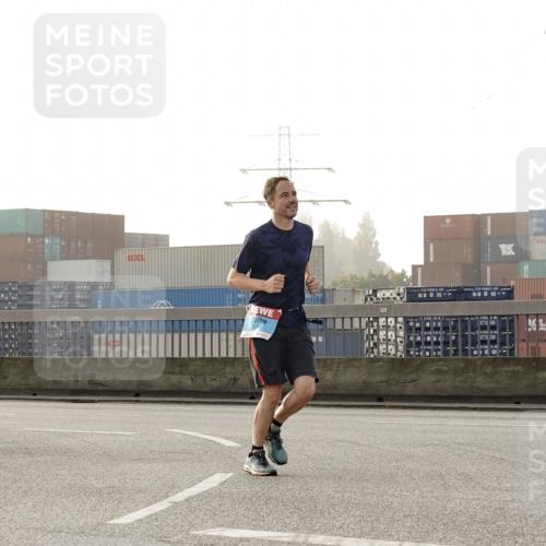 03.10.2026 - Köhlbrandbrückenlauf Michael Burmester http://msf.ph/oto/10770636 03.10.2026 09:14:34 Position 3 1833 meine-sportfotos.de