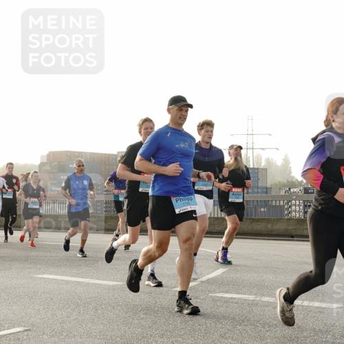03.10.2026 - Köhlbrandbrückenlauf Michael Burmester http://msf.ph/oto/10770738 03.10.2026 09:14:49 Position 3 1745, 2267, 2387 meine-sportfotos.de