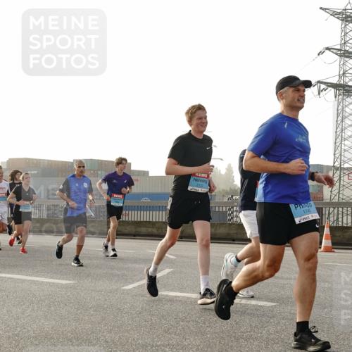 03.10.2026 - Köhlbrandbrückenlauf Michael Burmester http://msf.ph/oto/10770740 03.10.2026 09:14:50 Position 3 2122, 1745 meine-sportfotos.de
