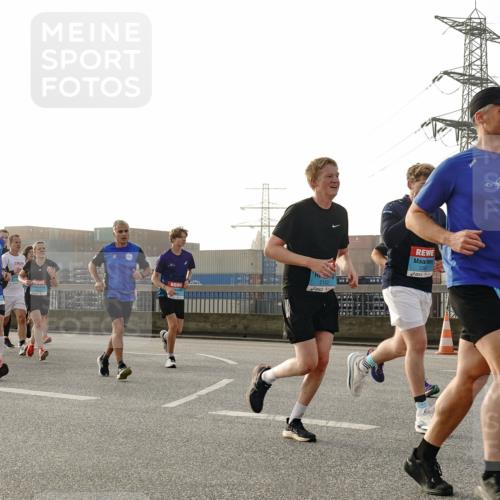 03.10.2026 - Köhlbrandbrückenlauf Michael Burmester http://msf.ph/oto/10770743 03.10.2026 09:14:50 Position 3 1411, 2267, 2122 meine-sportfotos.de