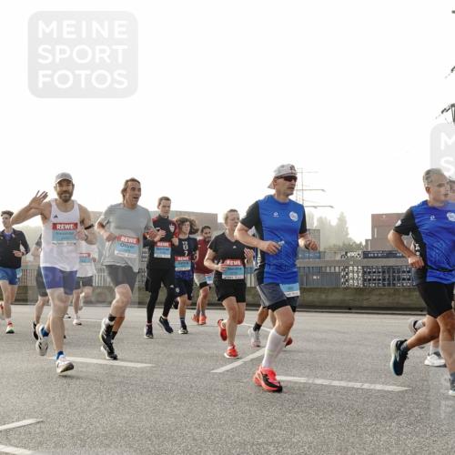 03.10.2026 - Köhlbrandbrückenlauf Michael Burmester http://msf.ph/oto/10770753 03.10.2026 09:14:52 Position 3 2400, 1476, 7 meine-sportfotos.de
