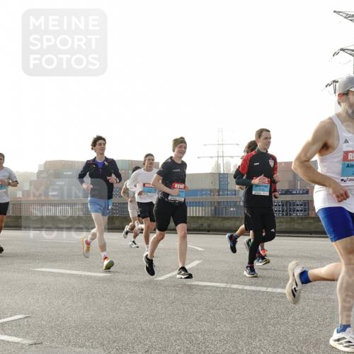 03.10.2026 - Köhlbrandbrückenlauf Michael Burmester http://msf.ph/oto/10770765 03.10.2026 09:14:53 Position 3 2400, 1476, 2274 meine-sportfotos.de