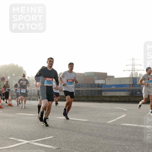 03.10.2026 - Köhlbrandbrückenlauf Michael Burmester http://msf.ph/oto/10770770 03.10.2026 09:14:55 Position 3 361 meine-sportfotos.de