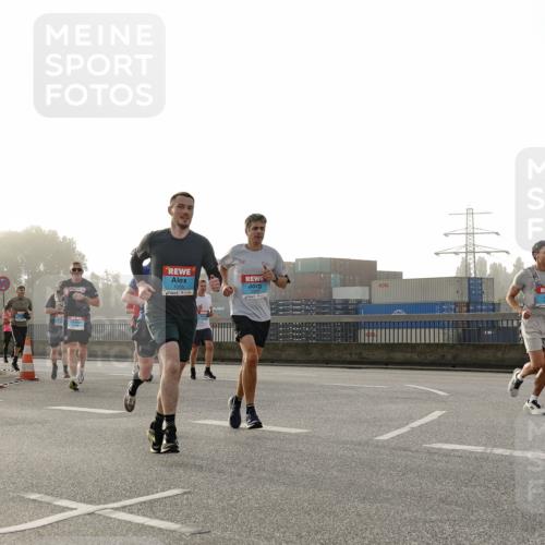 03.10.2026 - Köhlbrandbrückenlauf Michael Burmester http://msf.ph/oto/10770772 03.10.2026 09:14:55 Position 3 1055, 361 meine-sportfotos.de