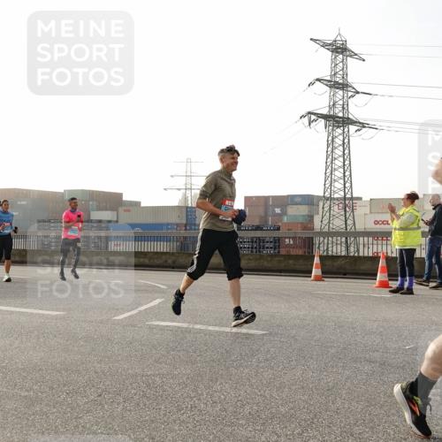 03.10.2026 - Köhlbrandbrückenlauf Michael Burmester http://msf.ph/oto/10770814 03.10.2026 09:15:00 Position 3 1, 3, 2276 meine-sportfotos.de