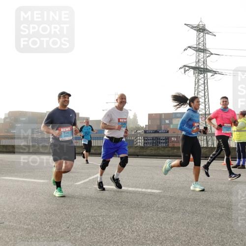 03.10.2026 - Köhlbrandbrückenlauf Michael Burmester http://msf.ph/oto/10770832 03.10.2026 09:15:03 Position 3 454 meine-sportfotos.de