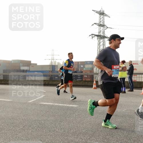 03.10.2026 - Köhlbrandbrückenlauf Michael Burmester http://msf.ph/oto/10770838 03.10.2026 09:15:04 Position 3 2227, 1, 145 meine-sportfotos.de