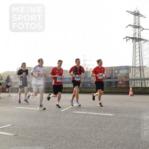 03.10.2026 - Köhlbrandbrückenlauf Michael Burmester http://msf.ph/oto/10770870 03.10.2026 09:15:08 Position 3  meine-sportfotos.de
