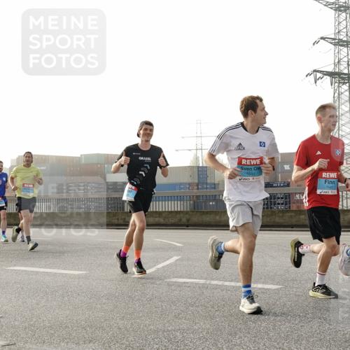 03.10.2026 - Köhlbrandbrückenlauf Michael Burmester http://msf.ph/oto/10770877 03.10.2026 09:15:09 Position 3 1640, 1641 meine-sportfotos.de
