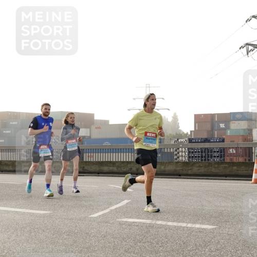 03.10.2026 - Köhlbrandbrückenlauf Michael Burmester http://msf.ph/oto/10770887 03.10.2026 09:15:11 Position 3 1 meine-sportfotos.de