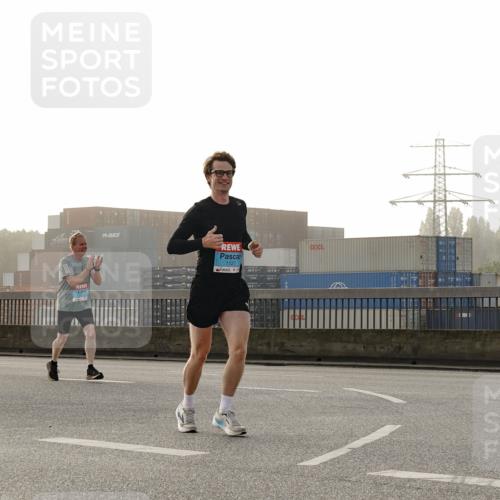03.10.2026 - Köhlbrandbrückenlauf Michael Burmester http://msf.ph/oto/10770907 03.10.2026 09:15:14 Position 3 1127 meine-sportfotos.de