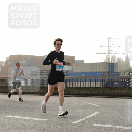 03.10.2026 - Köhlbrandbrückenlauf Michael Burmester http://msf.ph/oto/10770909 03.10.2026 09:15:15 Position 3 1127 meine-sportfotos.de