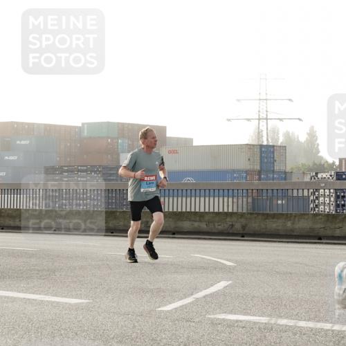 03.10.2026 - Köhlbrandbrückenlauf Michael Burmester http://msf.ph/oto/10770916 03.10.2026 09:15:16 Position 3 1080, 2617, 1127 meine-sportfotos.de