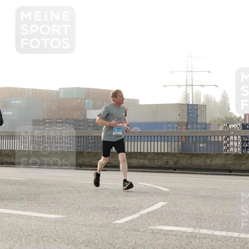 03.10.2026 - Köhlbrandbrückenlauf Michael Burmester http://msf.ph/oto/10770918 03.10.2026 09:15:16 Position 3  meine-sportfotos.de
