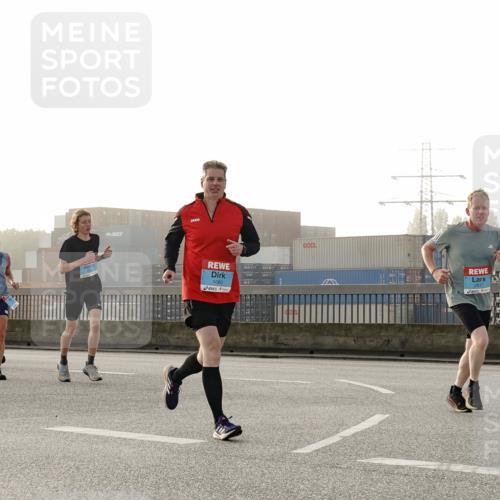 03.10.2026 - Köhlbrandbrückenlauf Michael Burmester http://msf.ph/oto/10770920 03.10.2026 09:15:17 Position 3 1080, 2617 meine-sportfotos.de